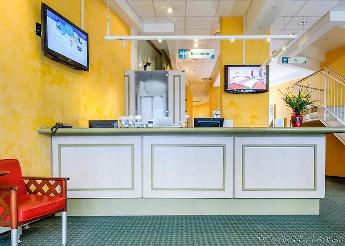 Отель Ibis Ена