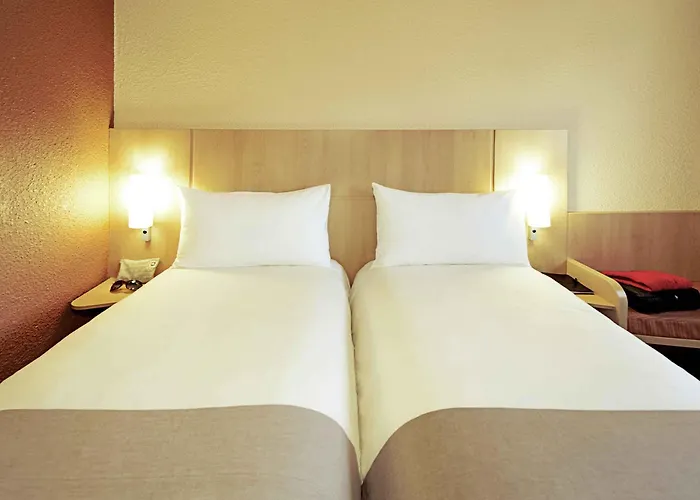 Отель Ibis Ена